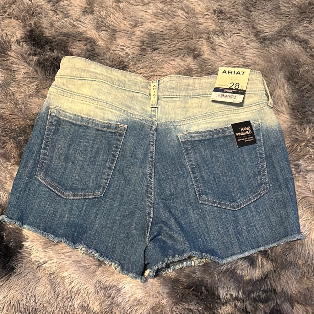 Ariat NWT high rise short size 28